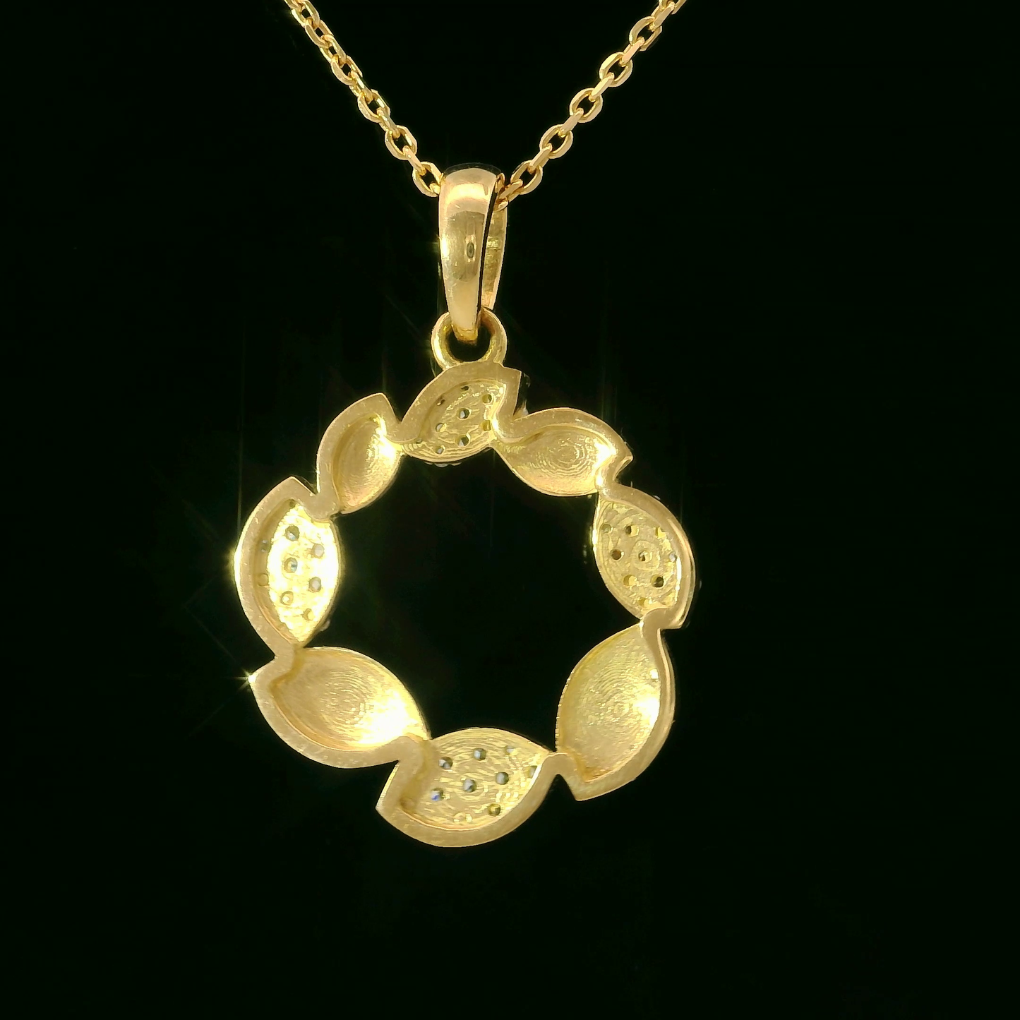 Diamond Pendant - 18kt Yellow Gold