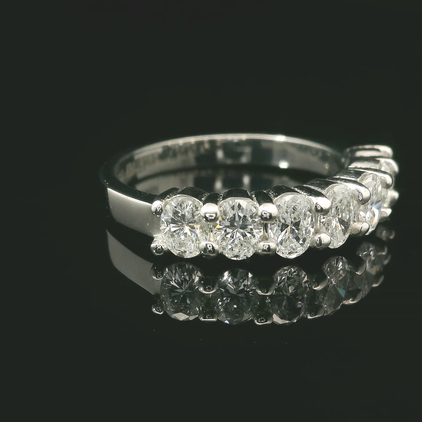 Elegant Oval Diamonds Ring - Platinum