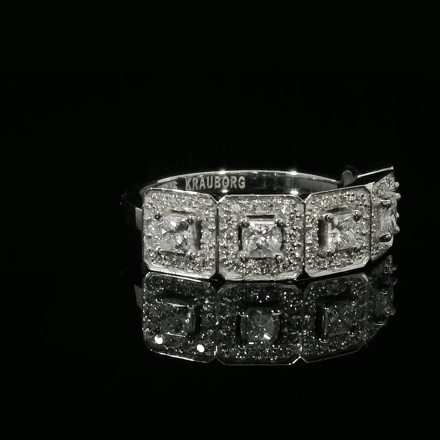 Diamond Engagement Ring - 18kt White Gold