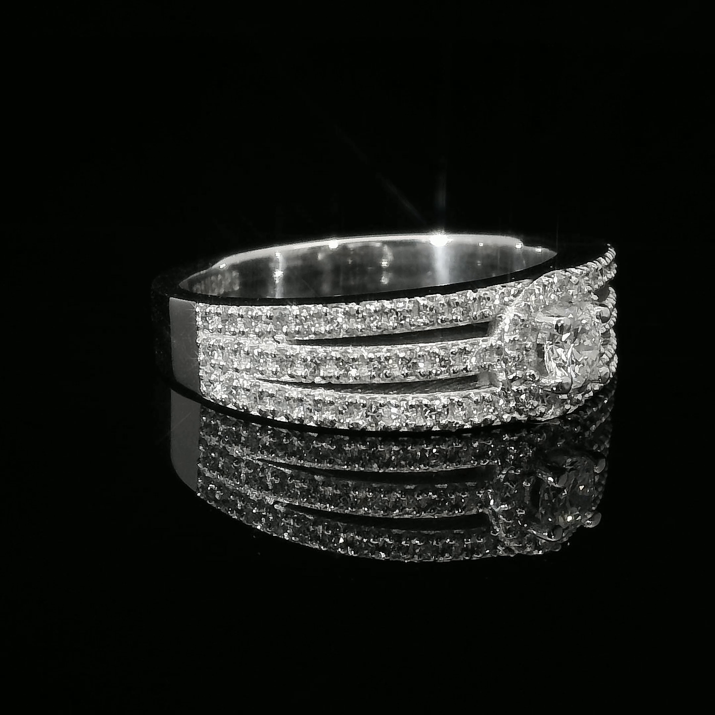 Diamond Engagement Ring - 18kt White Gold