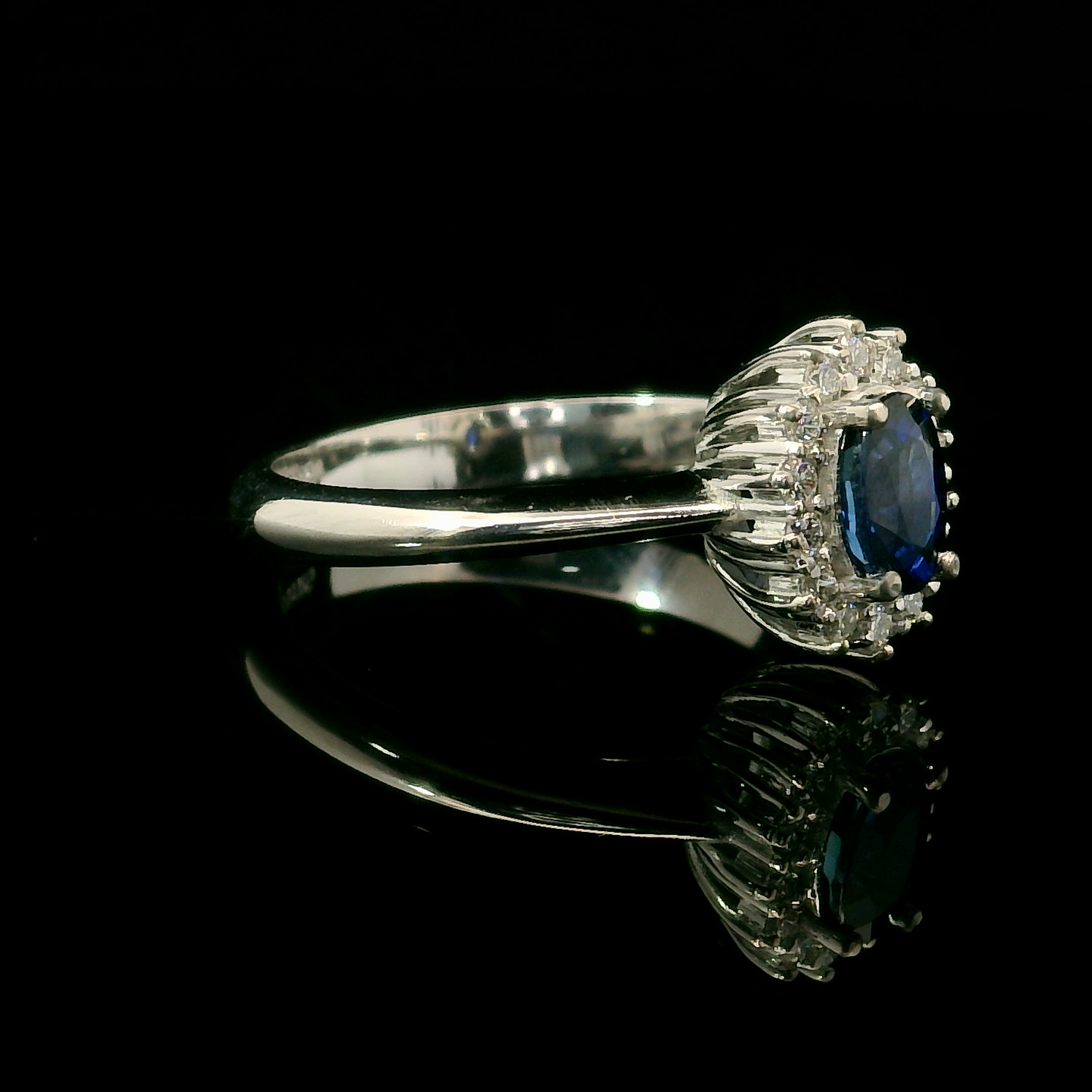 Elegant Sapphire and Diamond Ring - 18kt White Gold