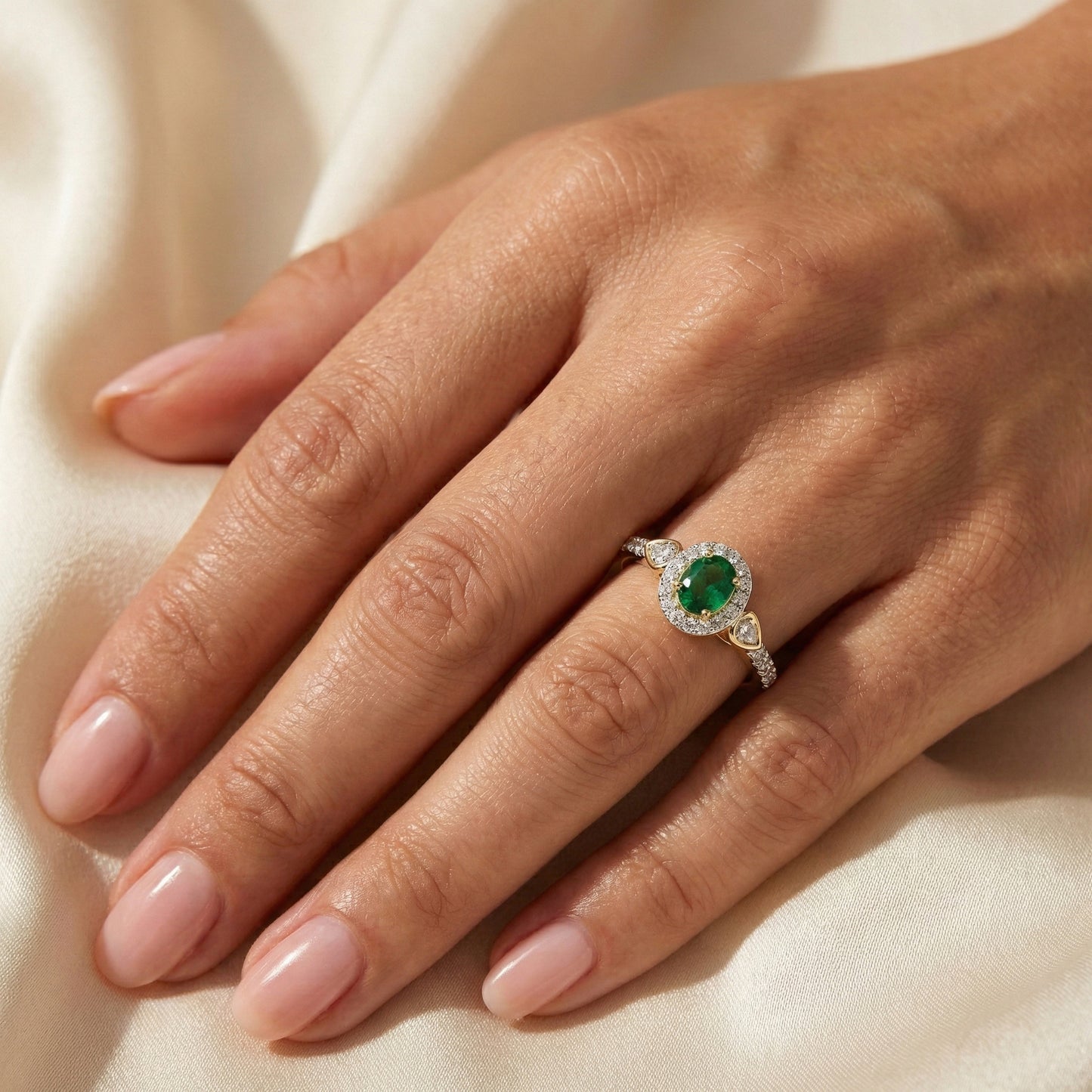 0.33ct Round/Oval Emerald diamond 14k Ladies Fashion Ring 0.15CT Center stone Oval Emerald Diamond)