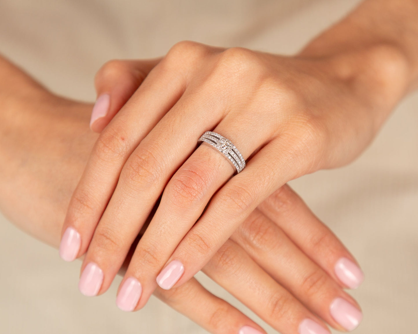 Diamond Engagement Ring - 18kt White Gold
