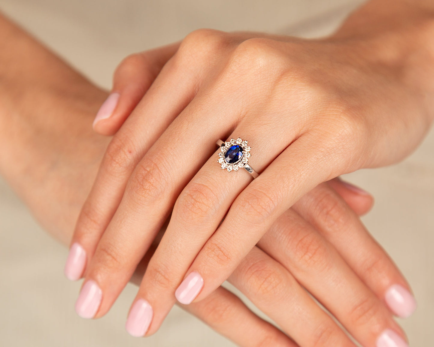 Elegant Sapphire and Diamond Ring - 18kt White Gold