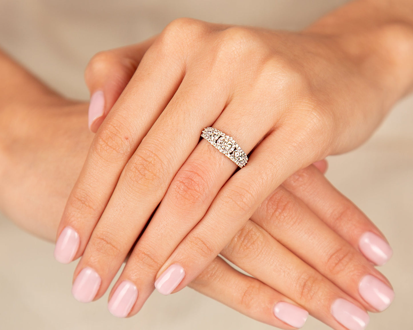 Diamond Engagement Ring - 18kt White Gold