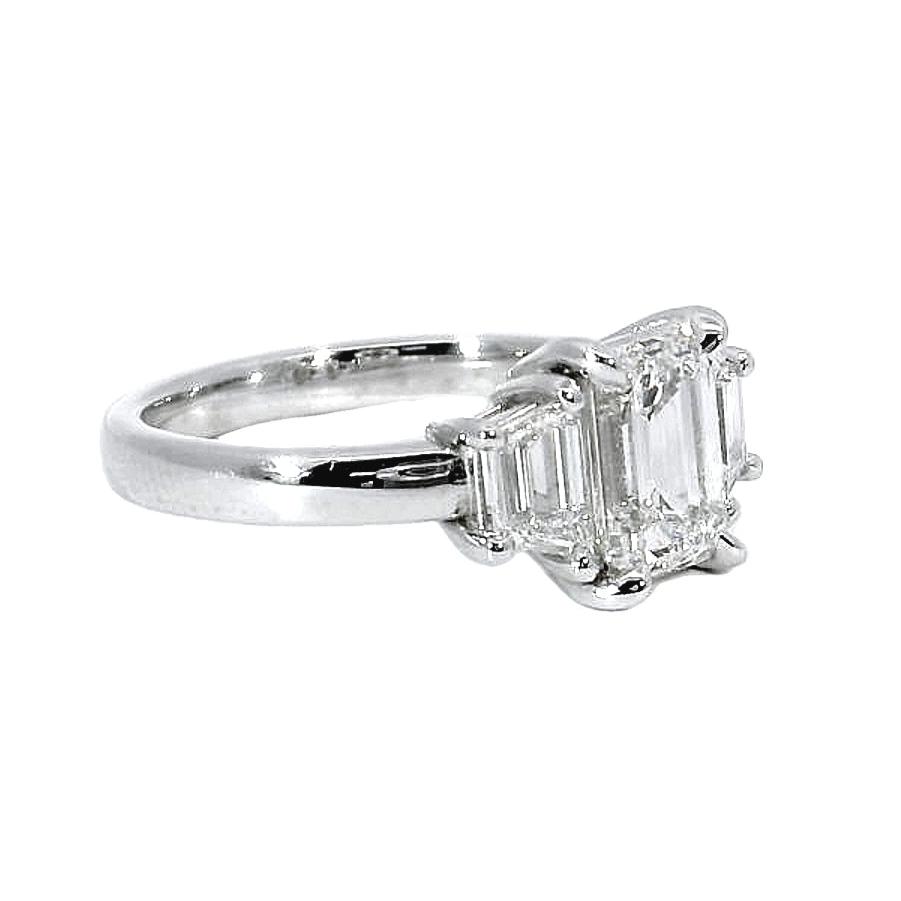 Emerald & Trapezoide GIA Diamond Ring - Platinum