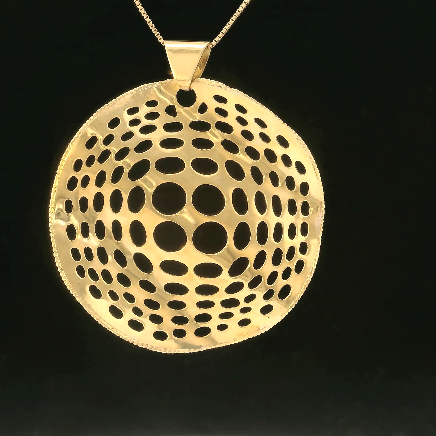 Round Pendant - 18kt Yellow Gold