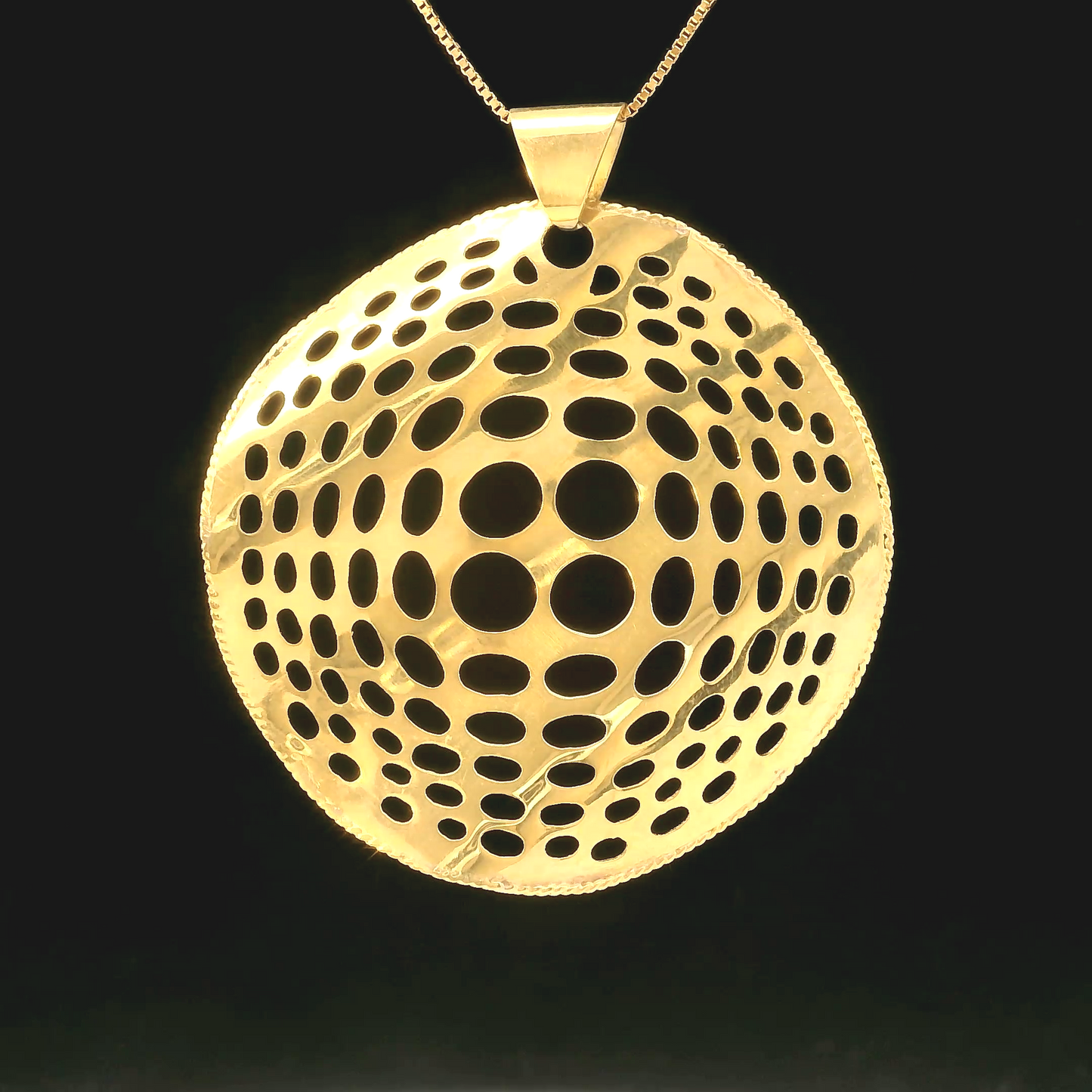 Round Pendant - 18kt Yellow Gold