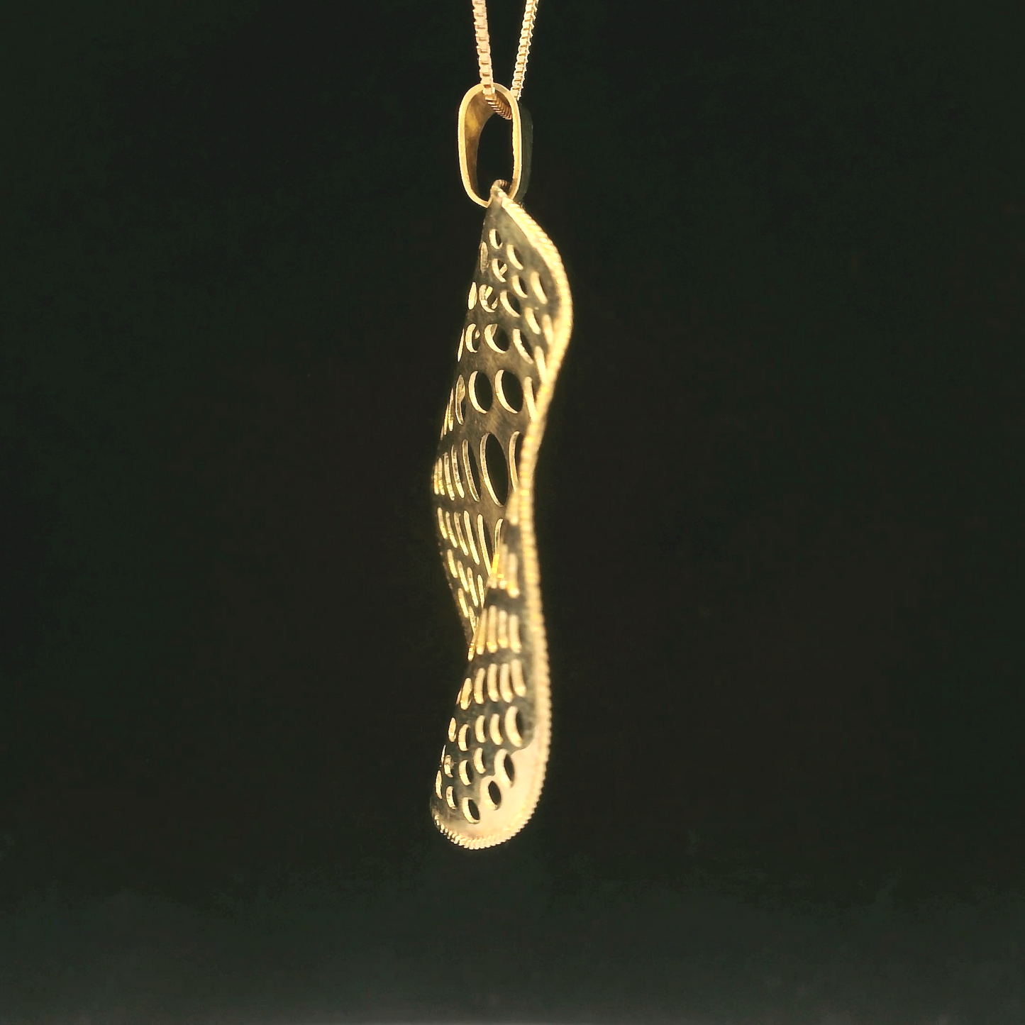 Round Pendant - 18kt Yellow Gold
