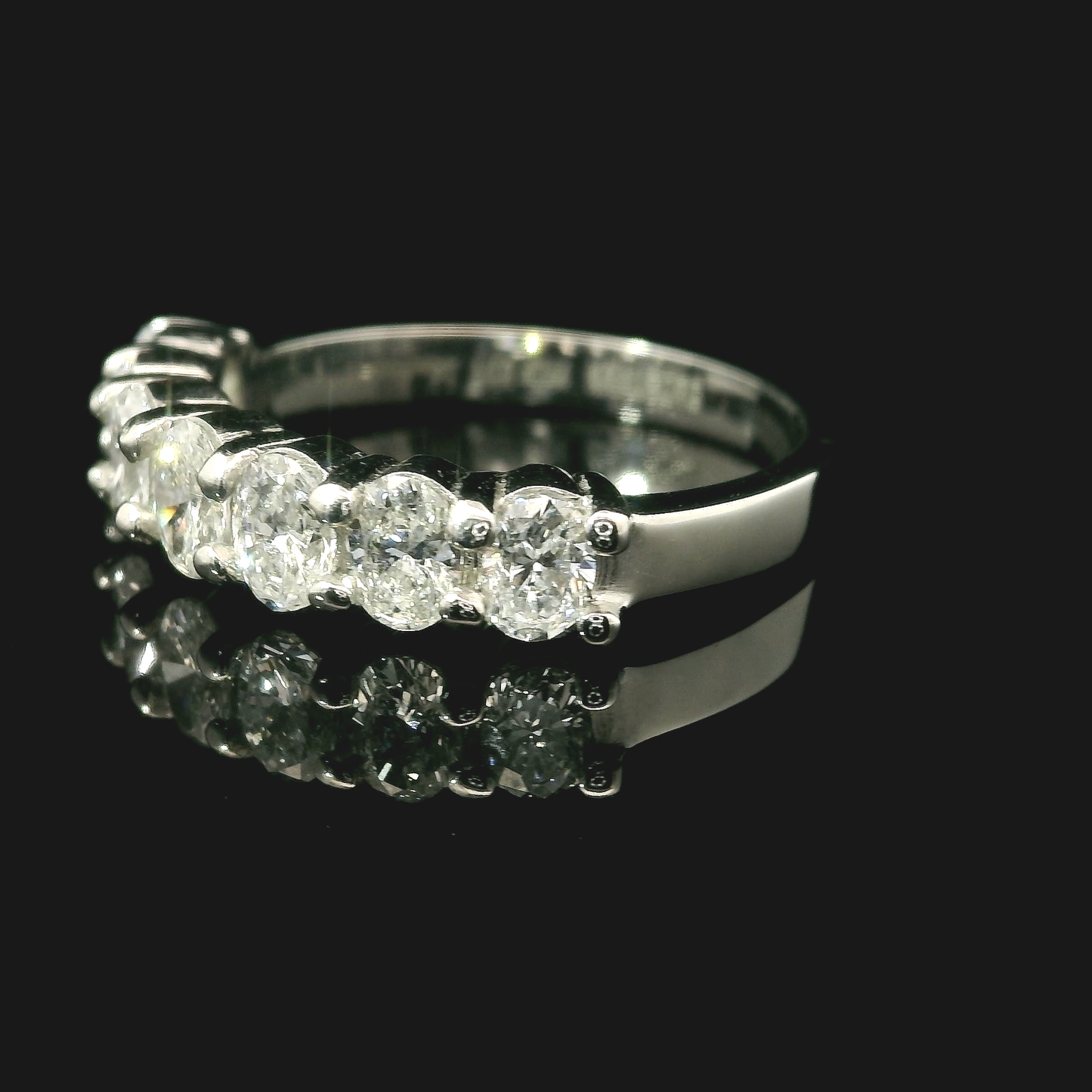 Elegant Oval Diamonds Ring - Platinum