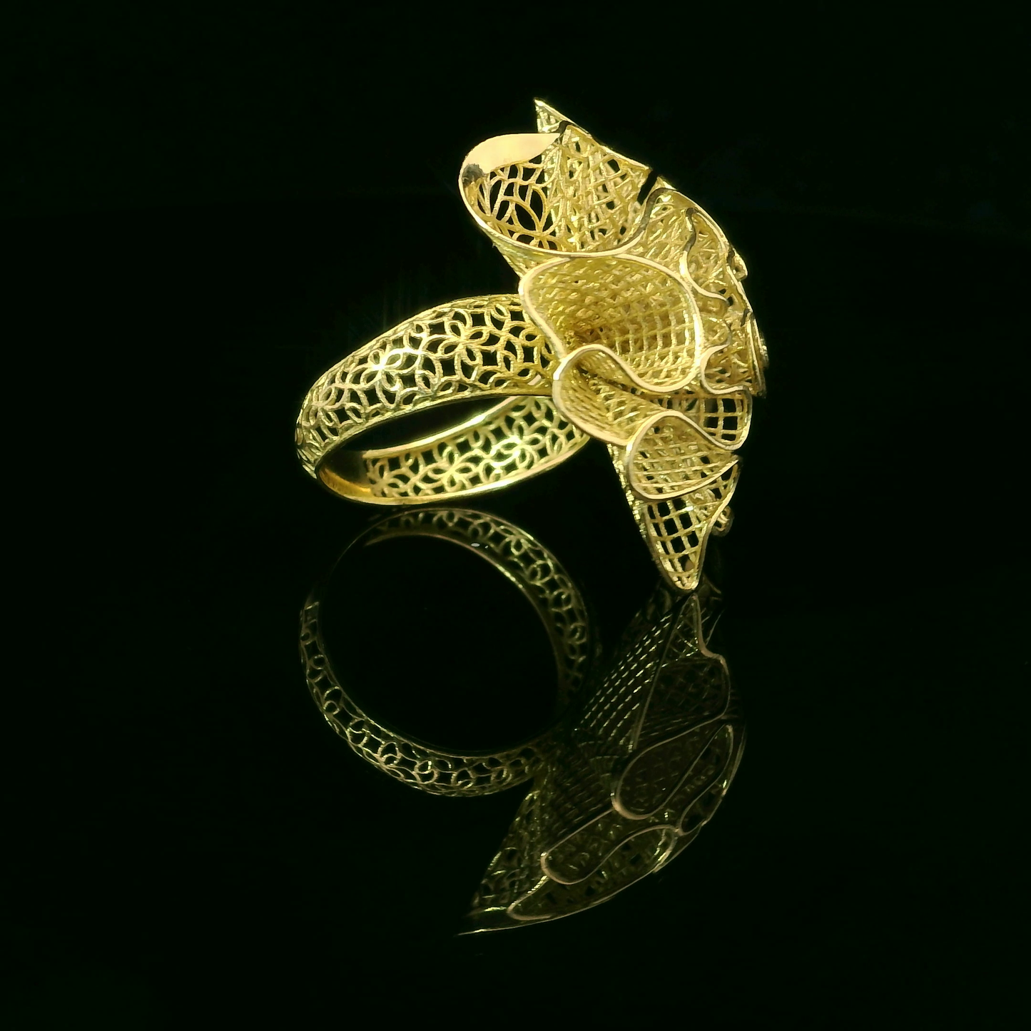 Filigree Flower Ring - 18kt Yellow Gold