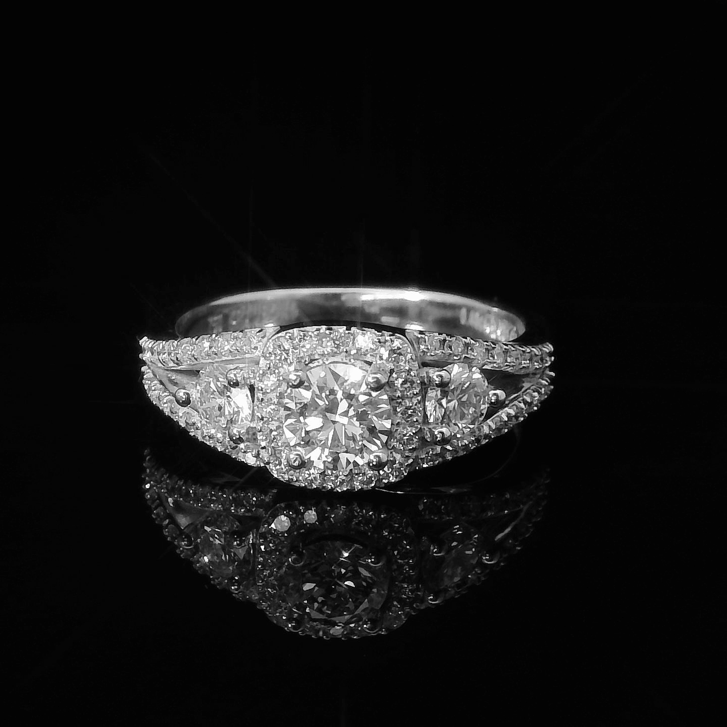 Natural GIA Diamond Engagement Ring - 18kt White Gold