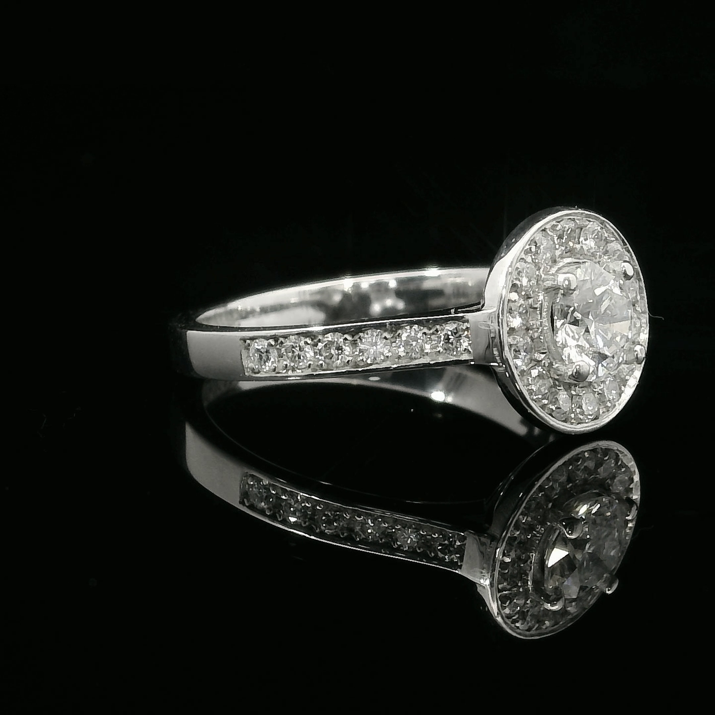 Diamond Engagement Ring - 18kt White Gold