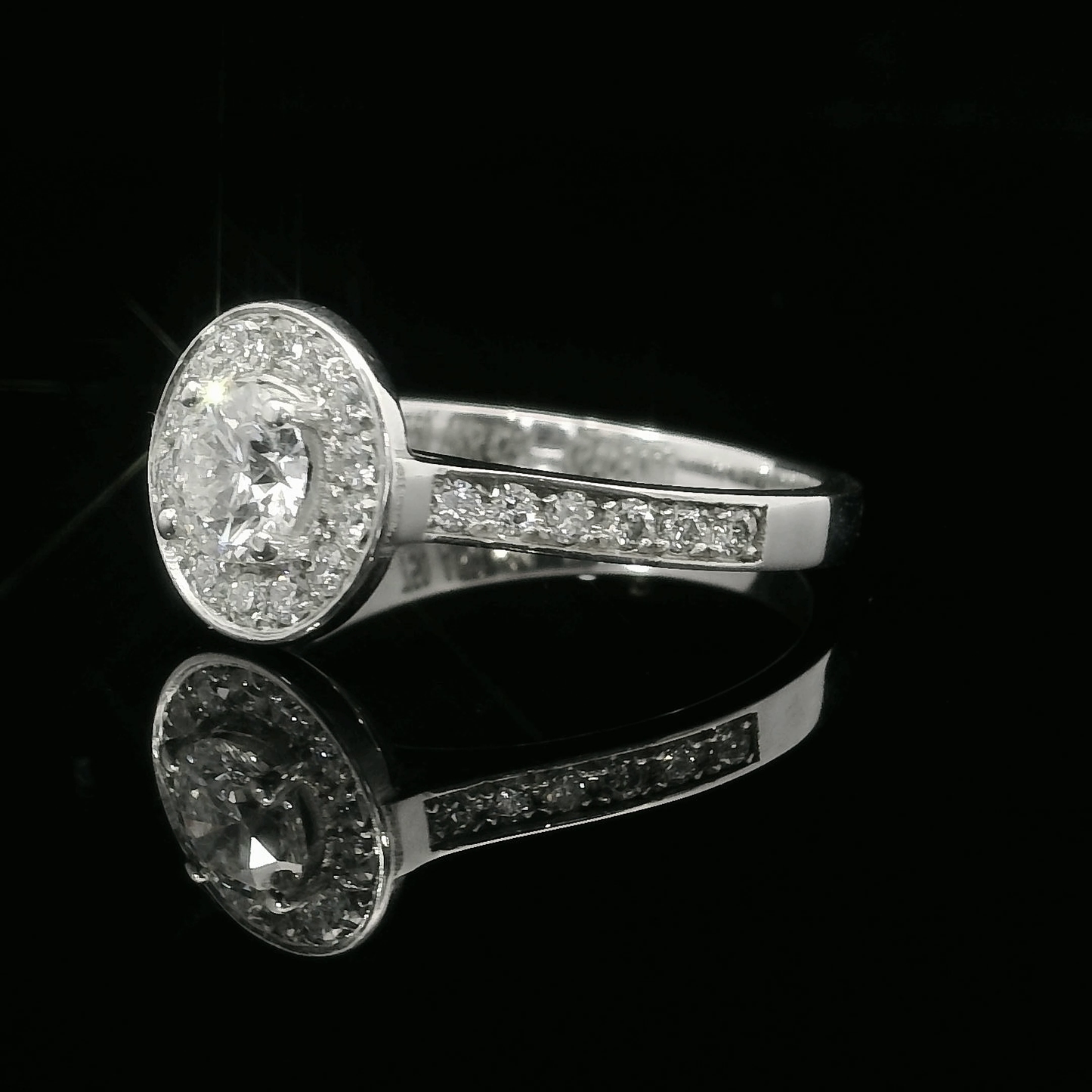 Diamond Engagement Ring - 18kt White Gold