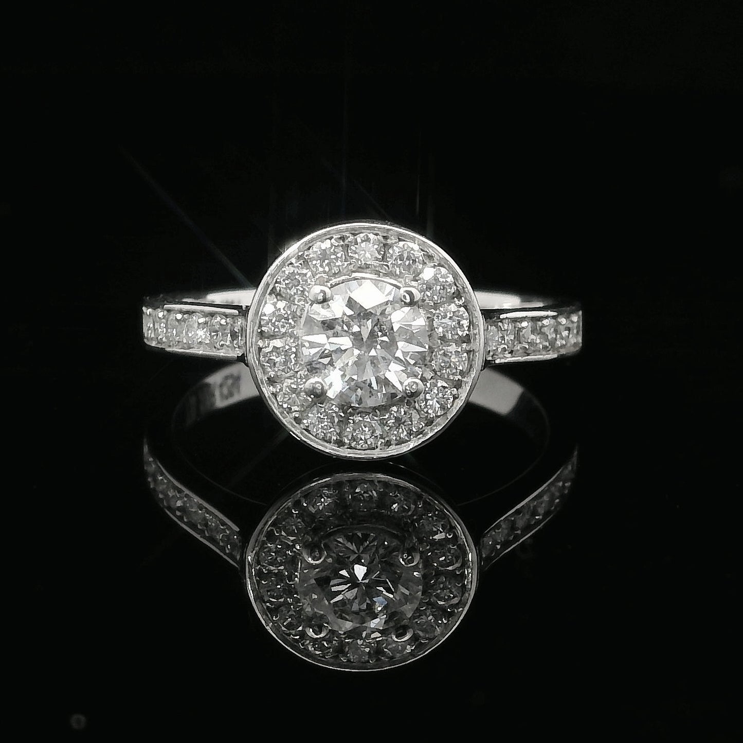 Diamond Engagement Ring - 18kt White Gold