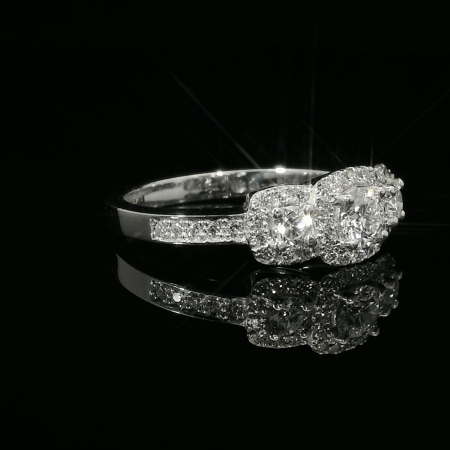 GIA Diamond Engagement Ring - 18kt White Gold
