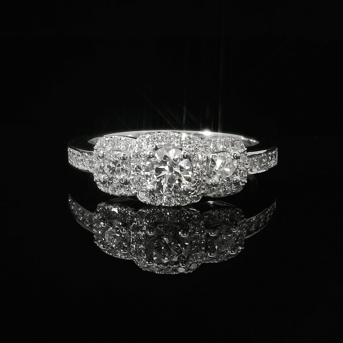 GIA Diamond Engagement Ring - 18kt White Gold