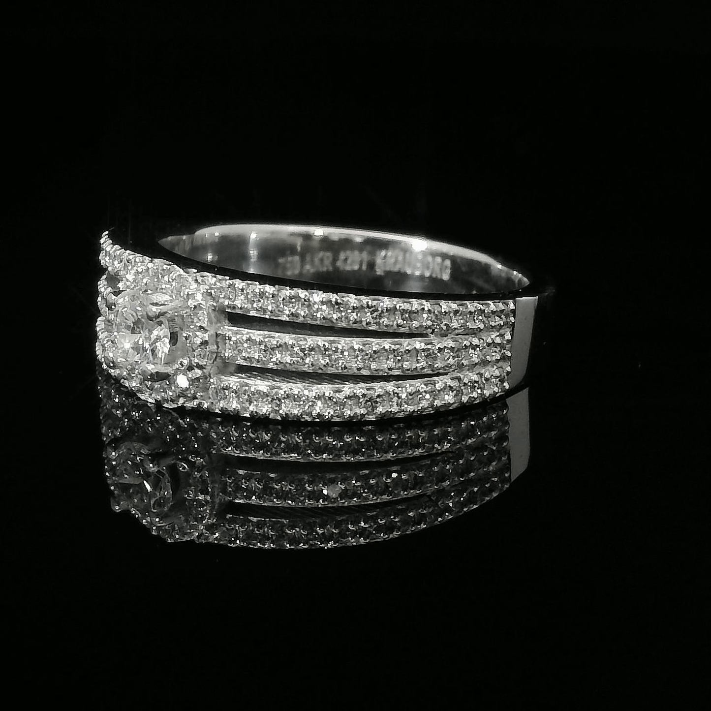 Diamond Engagement Ring - 18kt White Gold