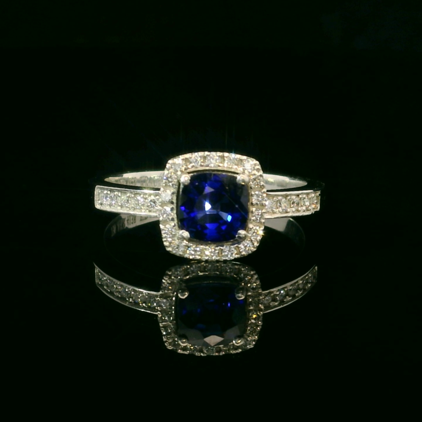 Elegant Sapphire and Diamond Ring - 18kt White Gold