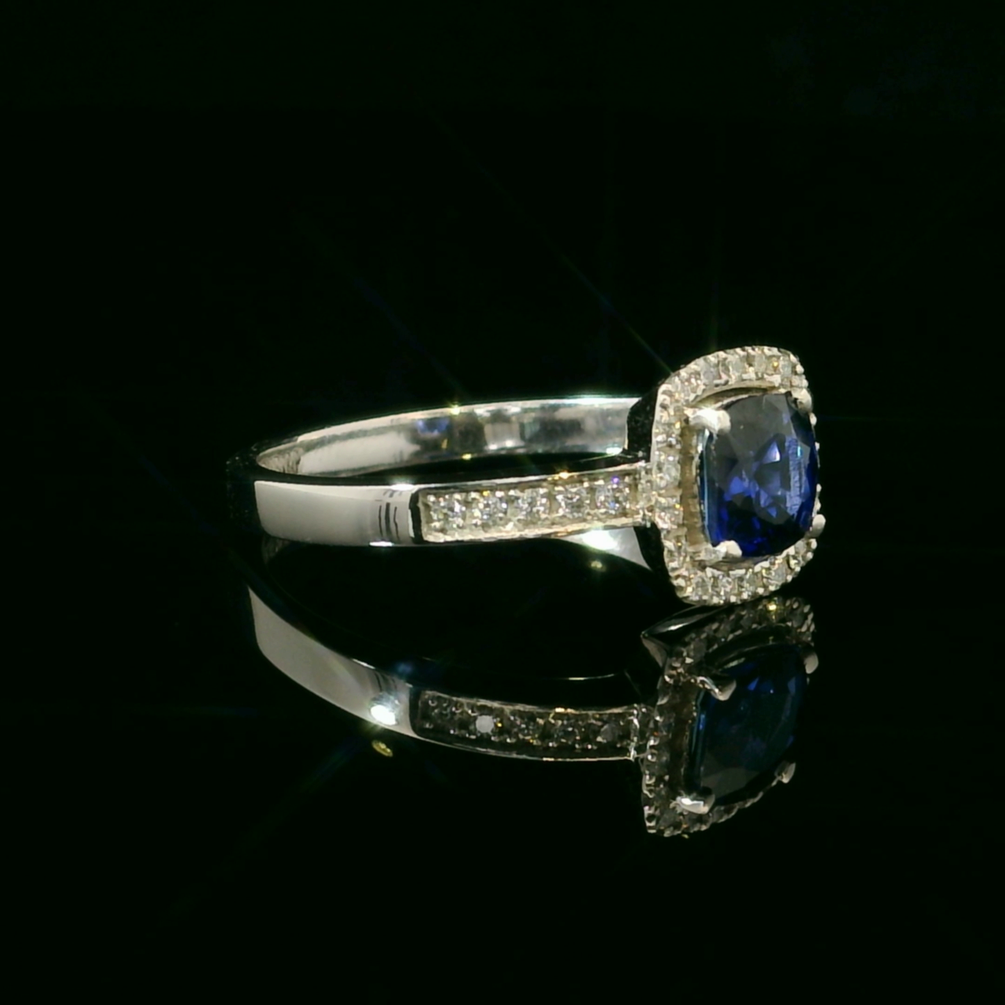 Elegant Sapphire and Diamond Ring - 18kt White Gold