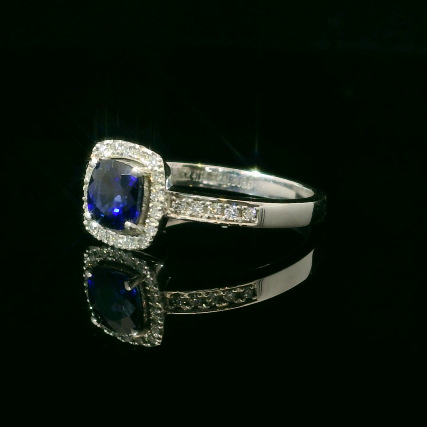 Elegant Sapphire and Diamond Ring - 18kt White Gold