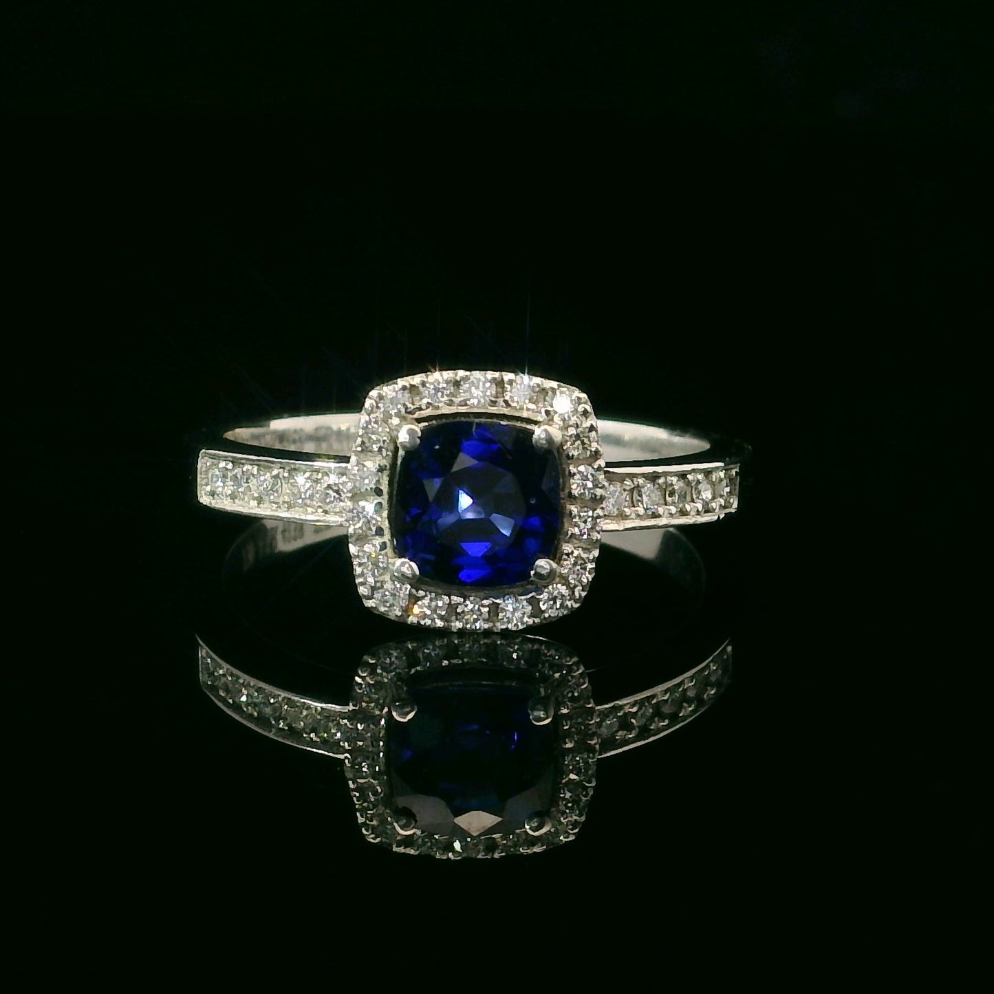 Elegant Sapphire and Diamond Ring - 18kt White Gold