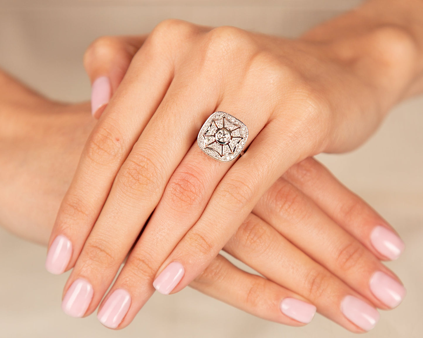 Diamond Engagement Ring - 18kt White Gold
