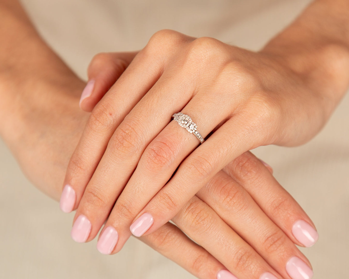 Diamond Engagement Ring - 18kt White Gold