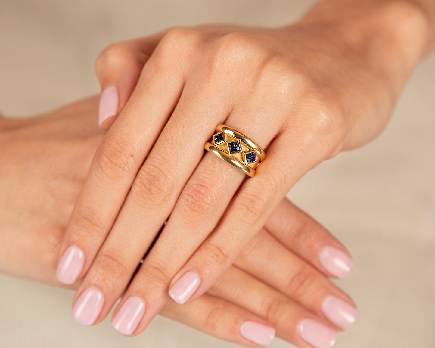 Rhombuses Sapphire Ring - 18kt Yellow Gold