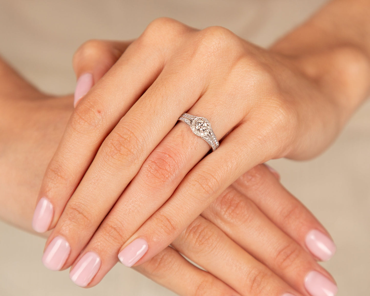 GIA Diamond Engagement Ring - 18kt White Gold