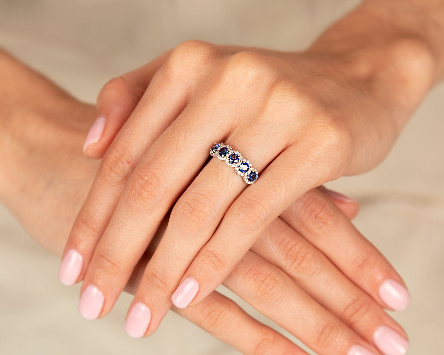 Elegant Sapphire and Diamond Ring - 18kt White Gold