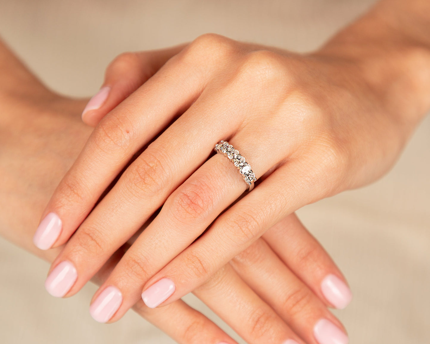Elegant Oval Diamonds Ring - Platinum