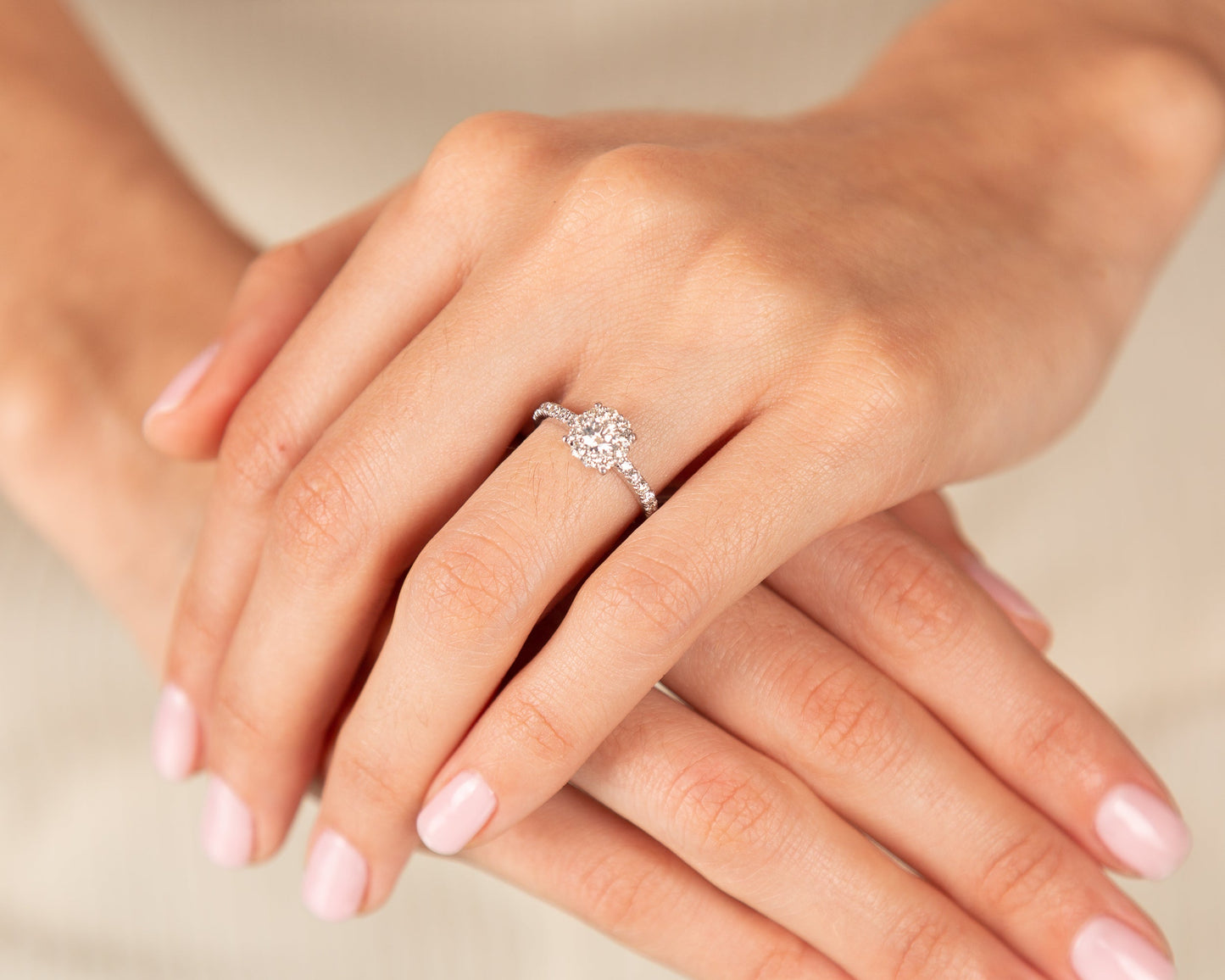 GIA Natural Diamond Engagement Ring - Oro Blanco 18kt