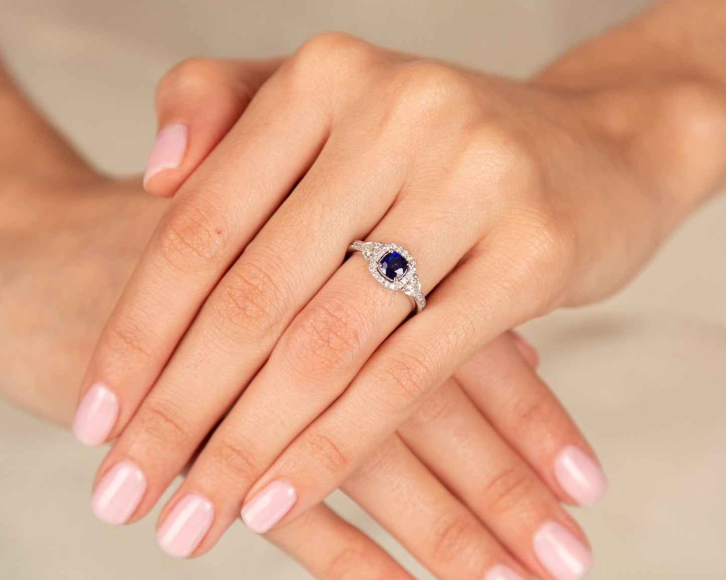 Sapphire and GIA Diamond Ring - 18kt White Gold