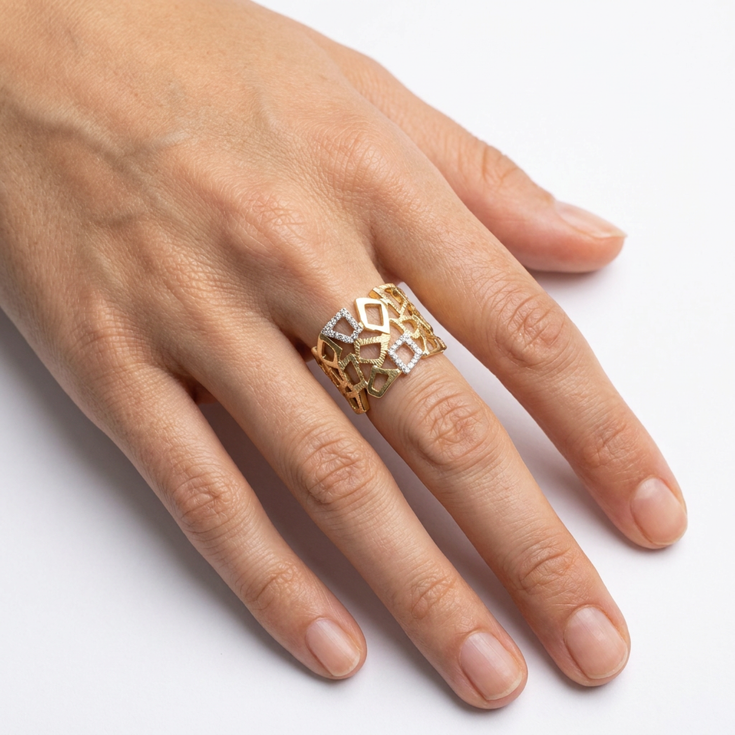 Natural Diamonds Ring - 14kt Yellow Gold