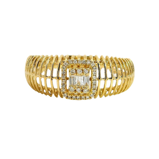 Natural Diamond Ring - 18kt Yellow Gold