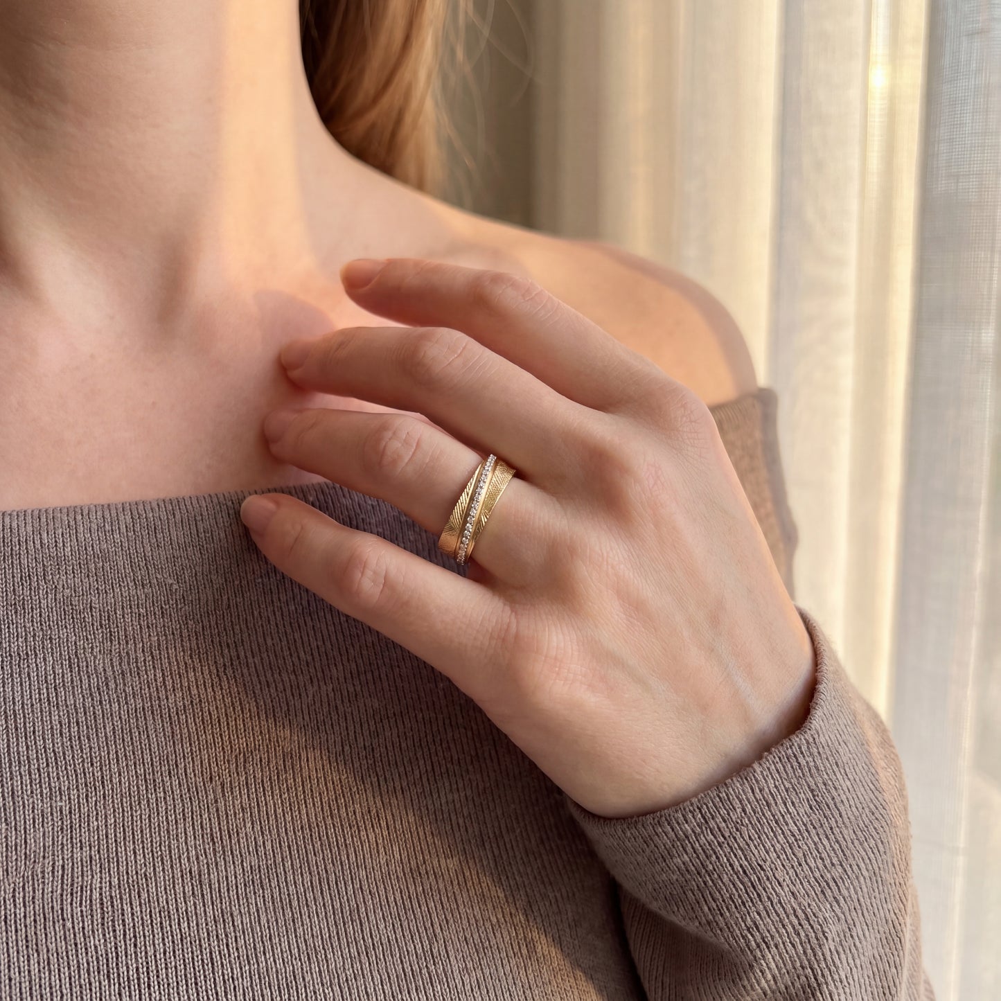 Natural Diamonds Ring - 14kt Yellow Gold