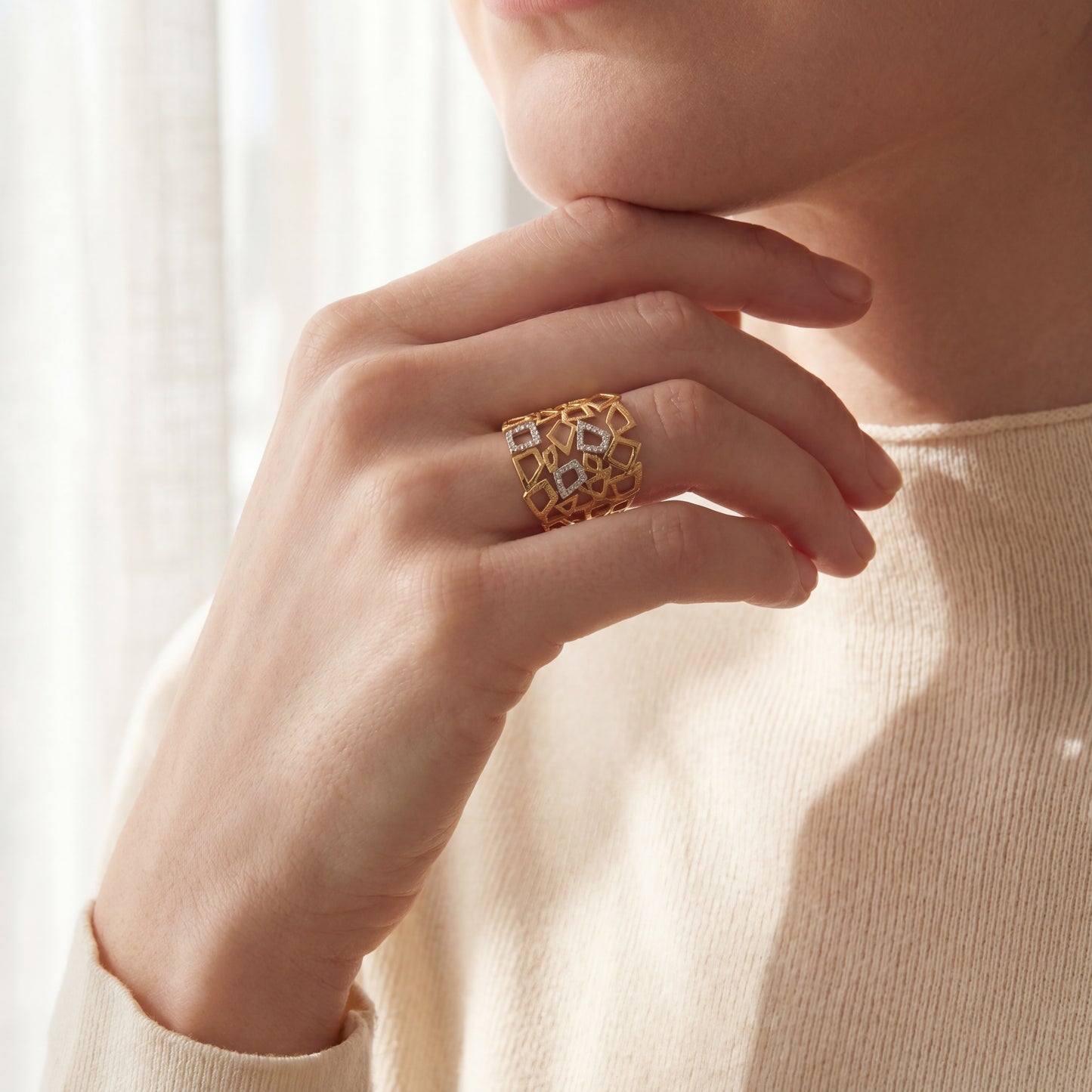 Natural Diamonds Ring - 14kt Yellow Gold
