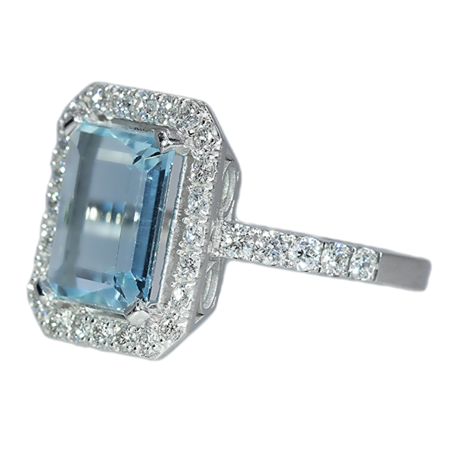Aquamarine and Diamond Ring - 18kt White Gold