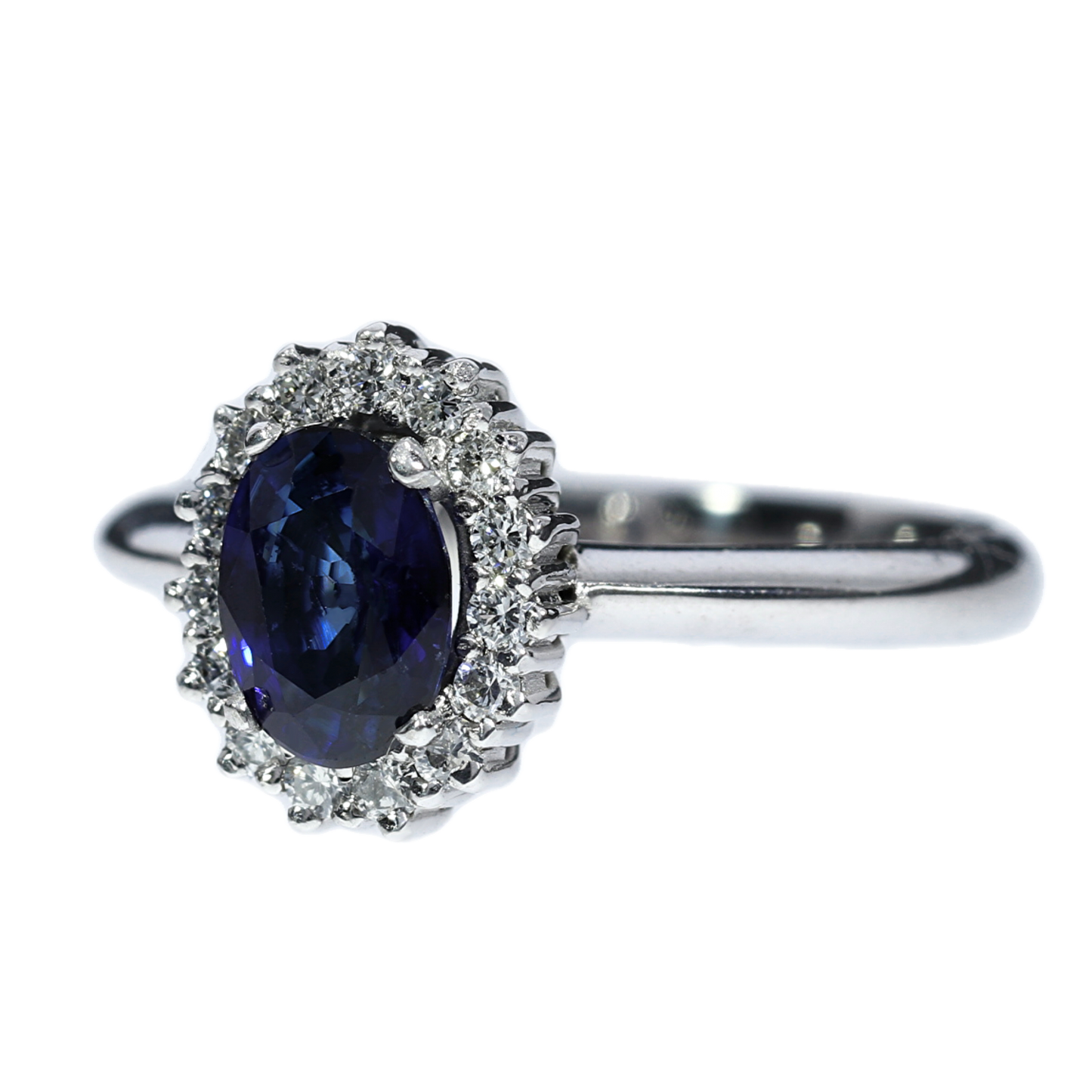Elegant Sapphire and Diamond Ring - 18kt White Gold
